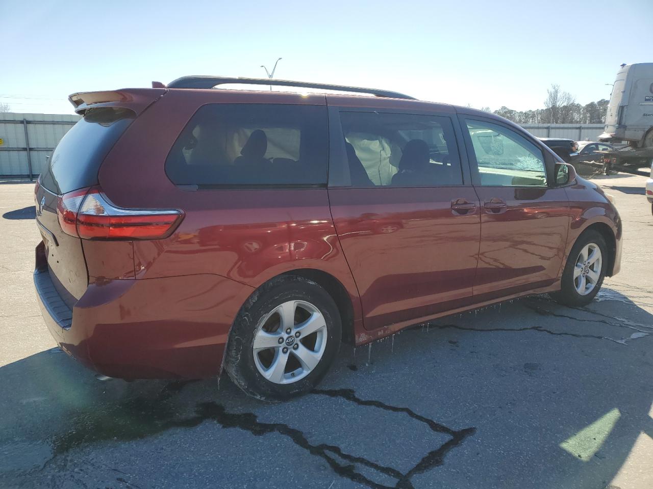 2019 Toyota Sienna - Image 3