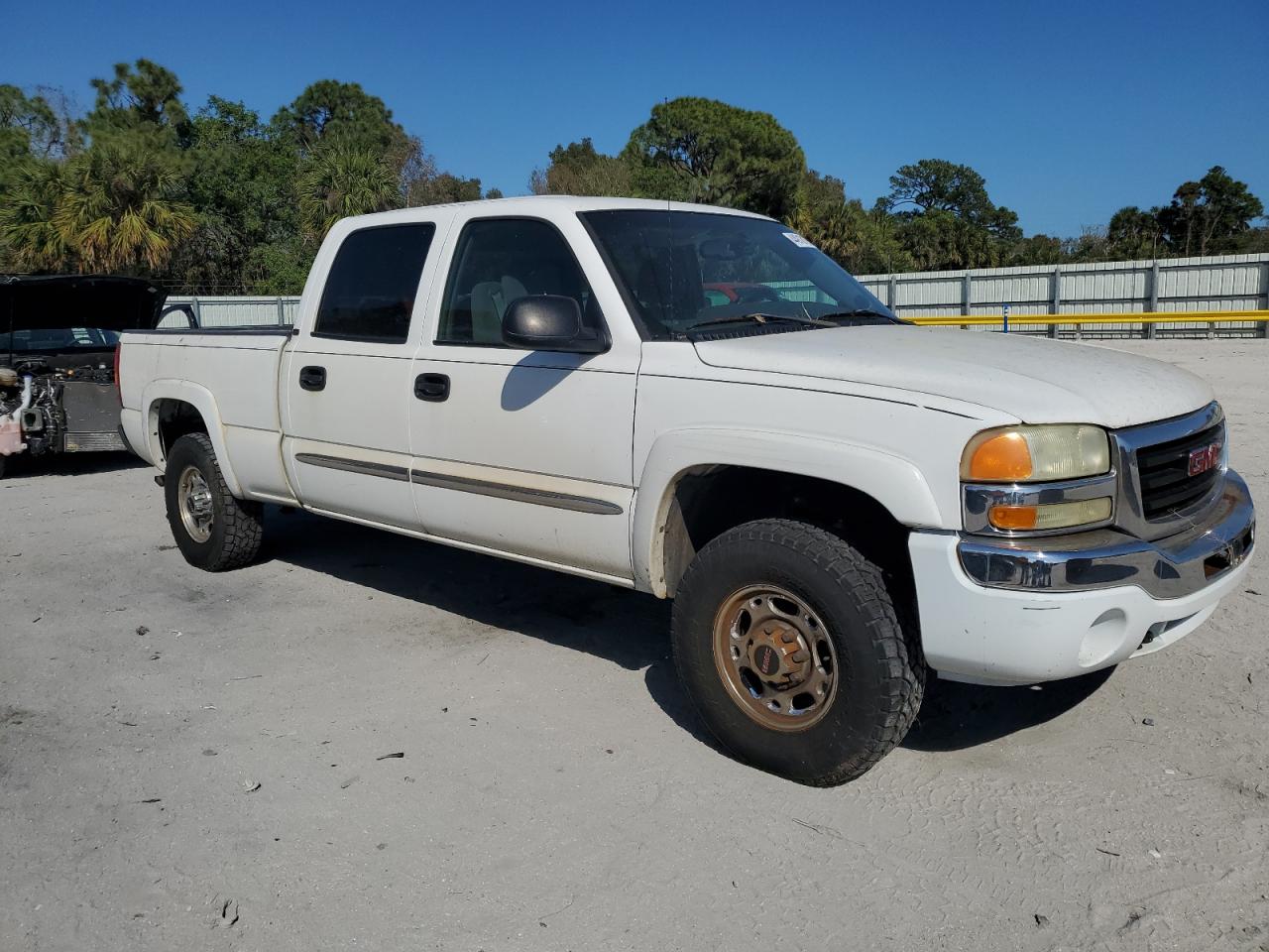 2003 GMC Sierra - Image 4