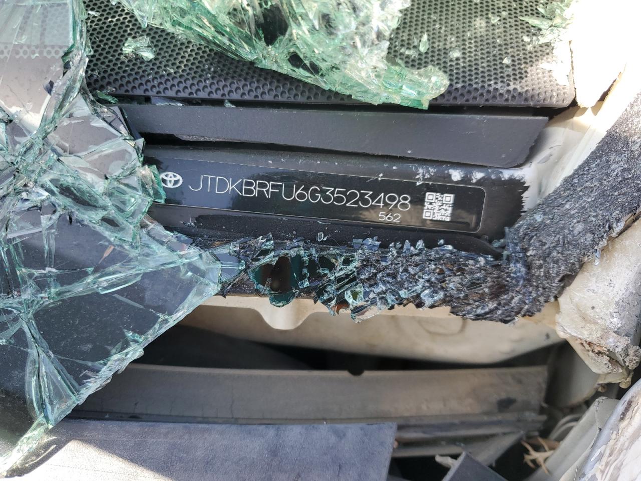 2016 Toyota Prius - Image 13