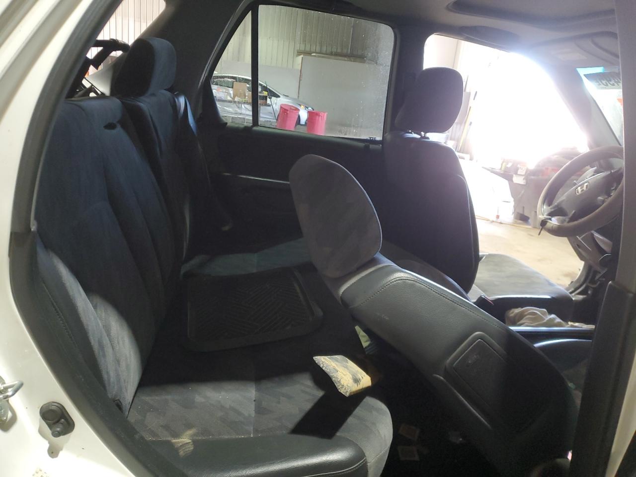 2004 Honda CR-V - Image 11