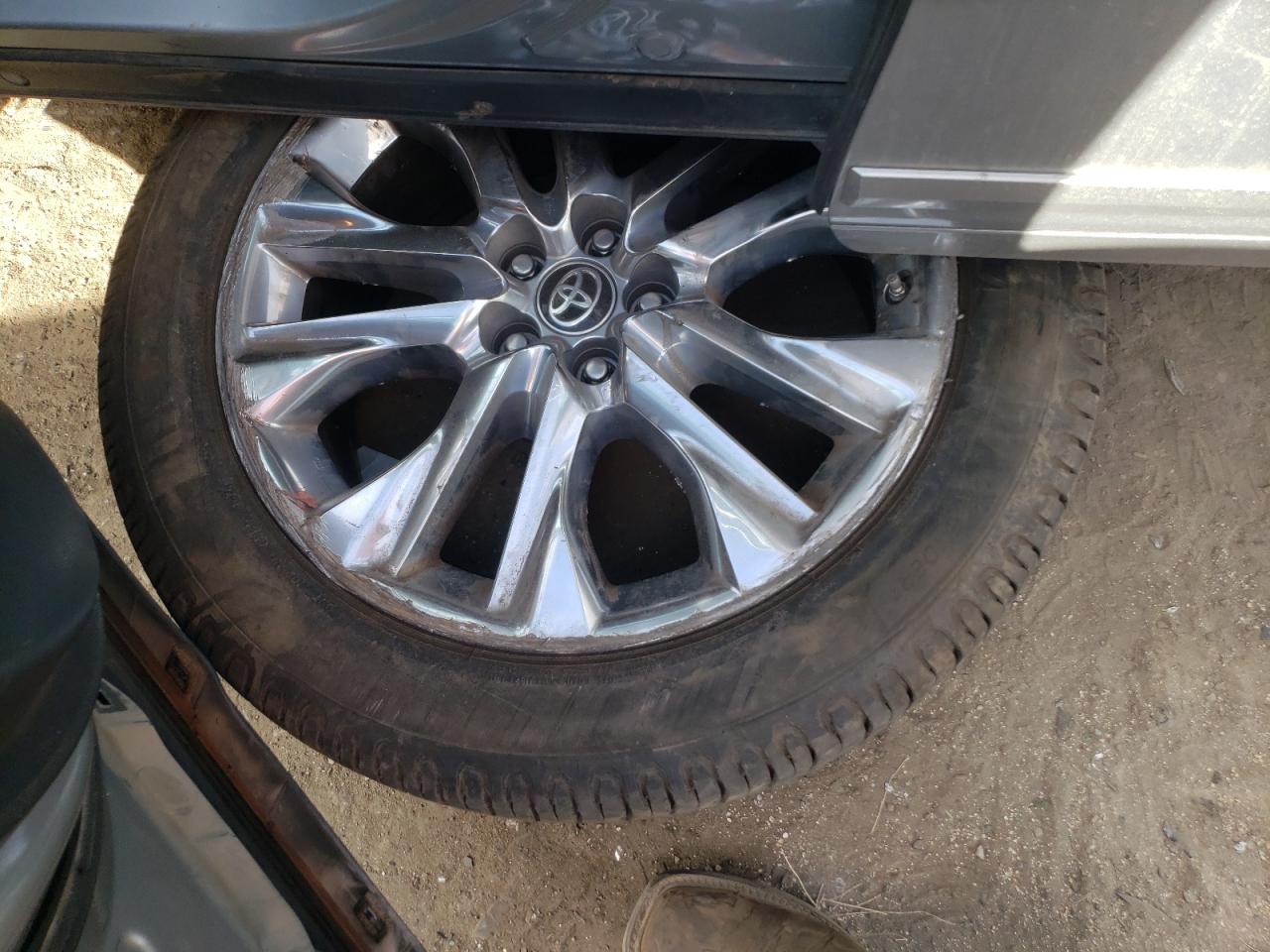 2021 Toyota Highlander - Image 13