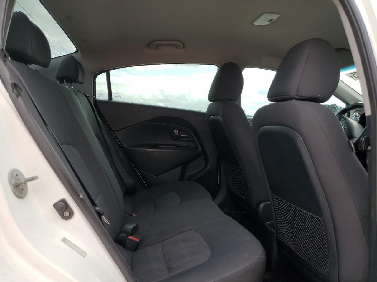 2015 Kia Rio - Image 10