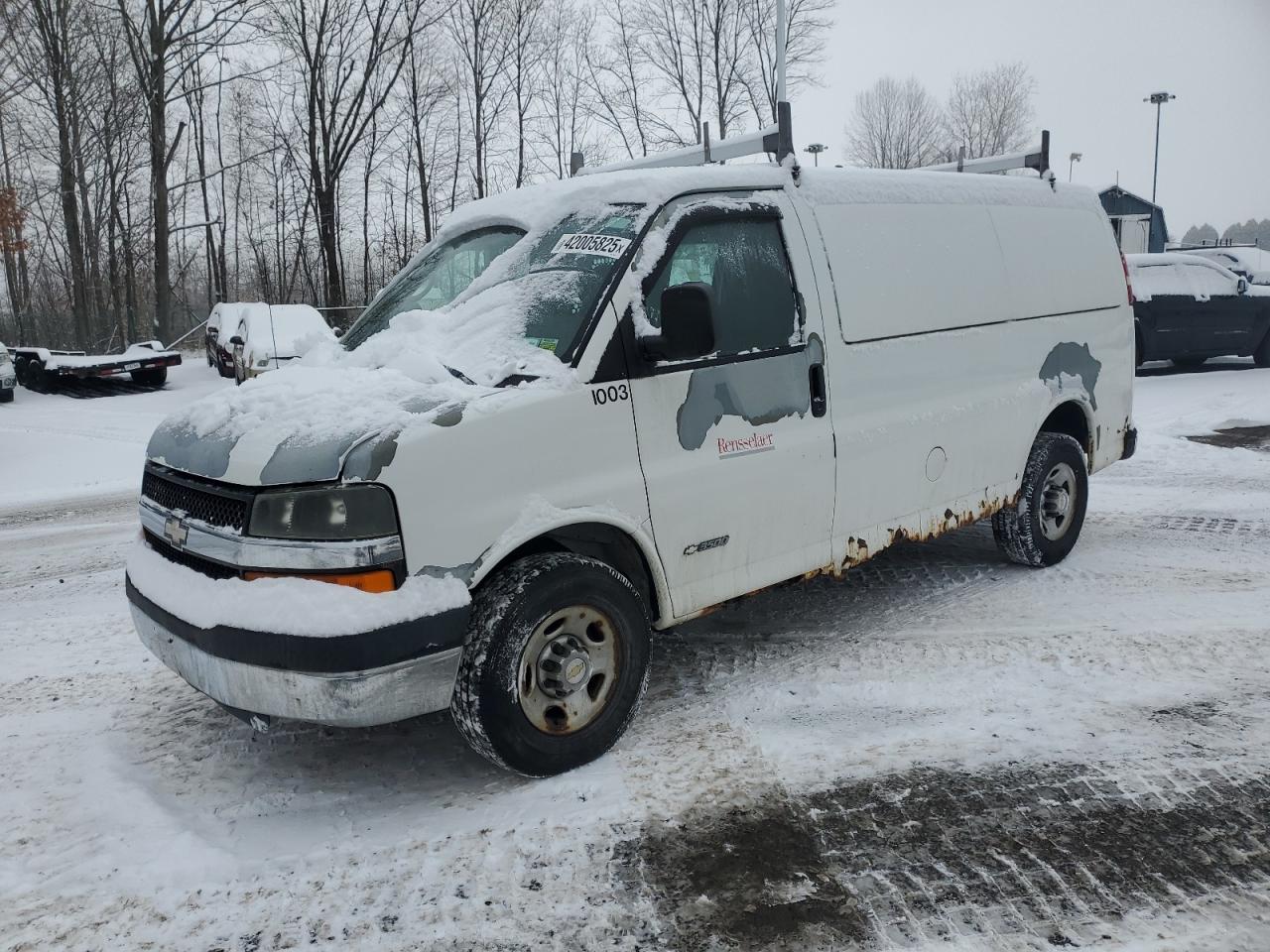 2004 Chevrolet Express G3500 zu verkaufen in East Granby, CT - Minor Dent/Scratches
