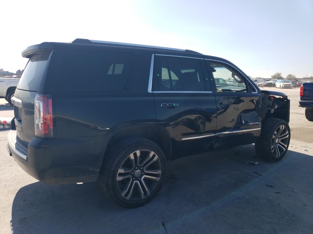 2017 GMC Yukon - Image 3