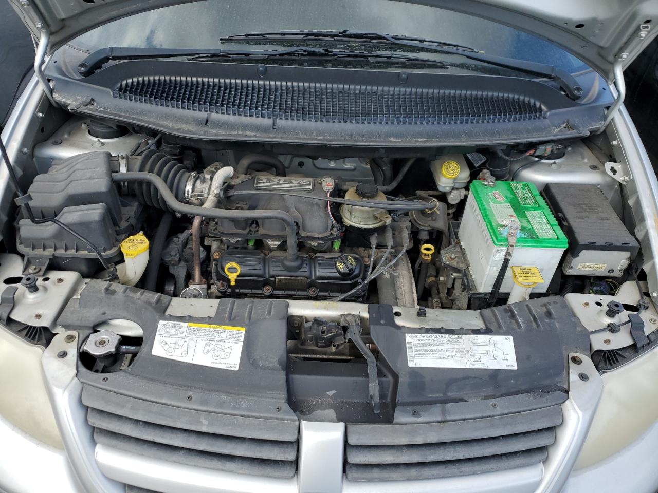 2005 Dodge Caravan - Image 12