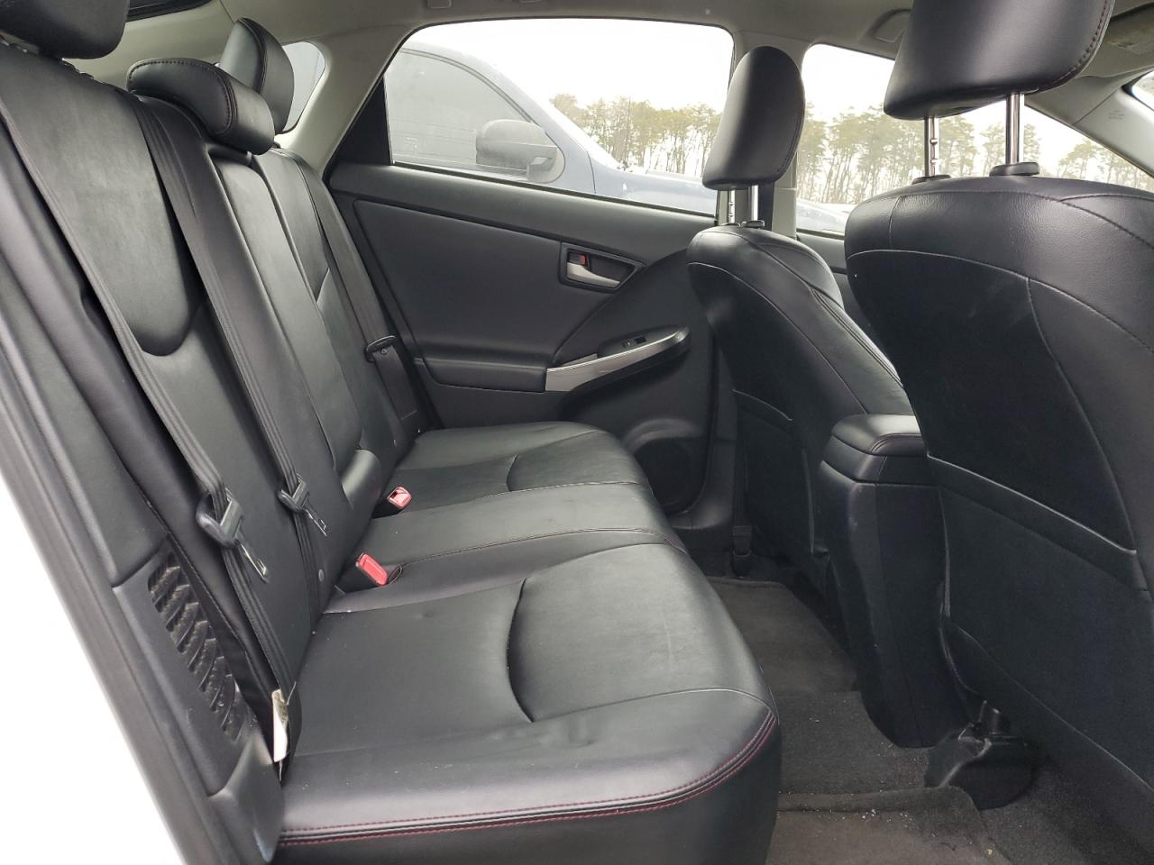 2013 Toyota Prius - Image 10