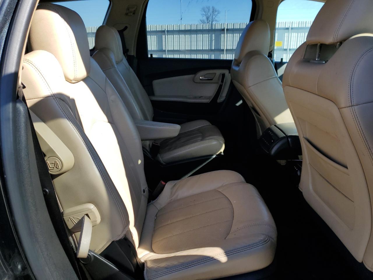 2009 Chevrolet Traverse - Image 11