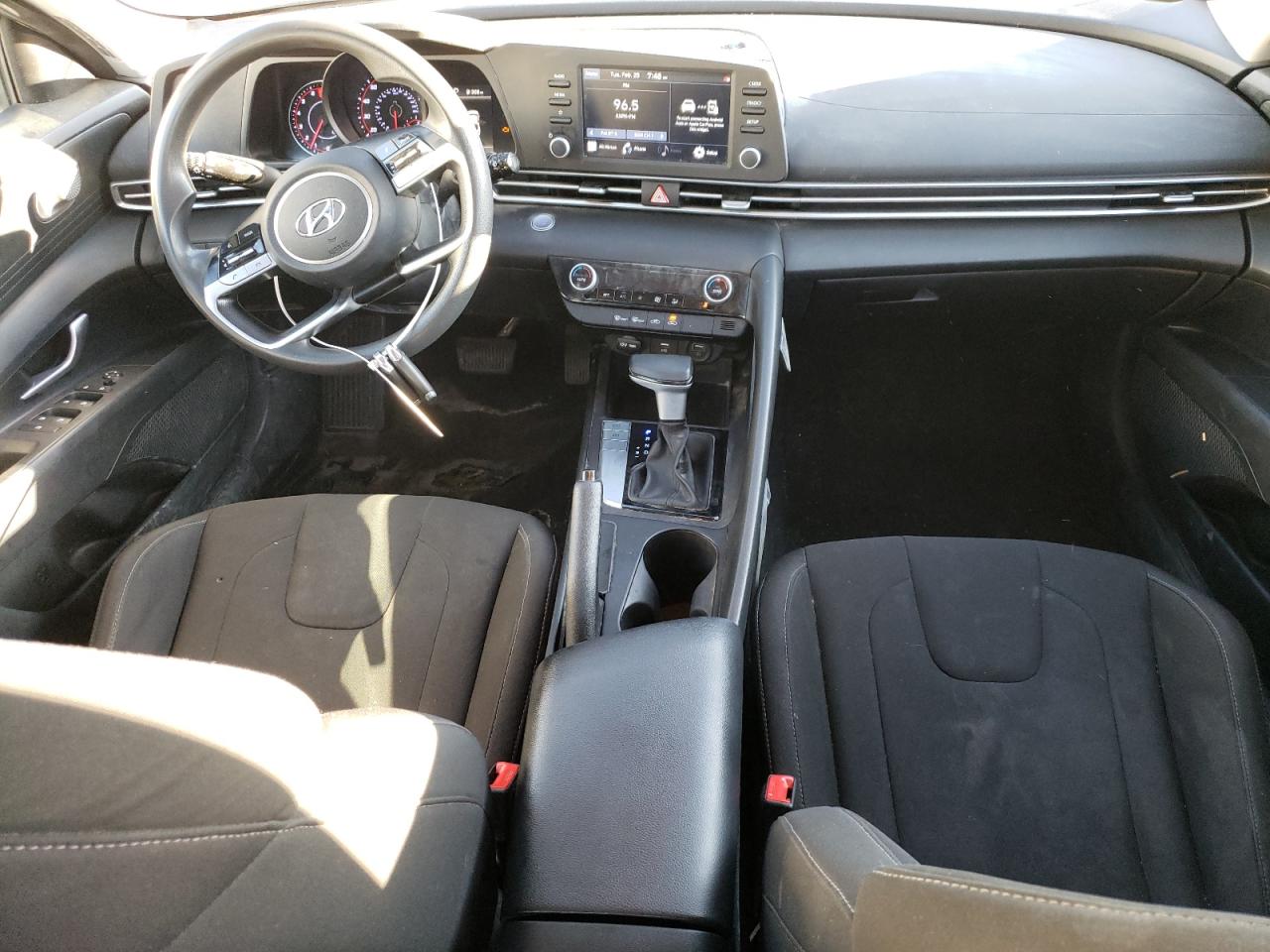 2022 Hyundai Elantra - Image 8