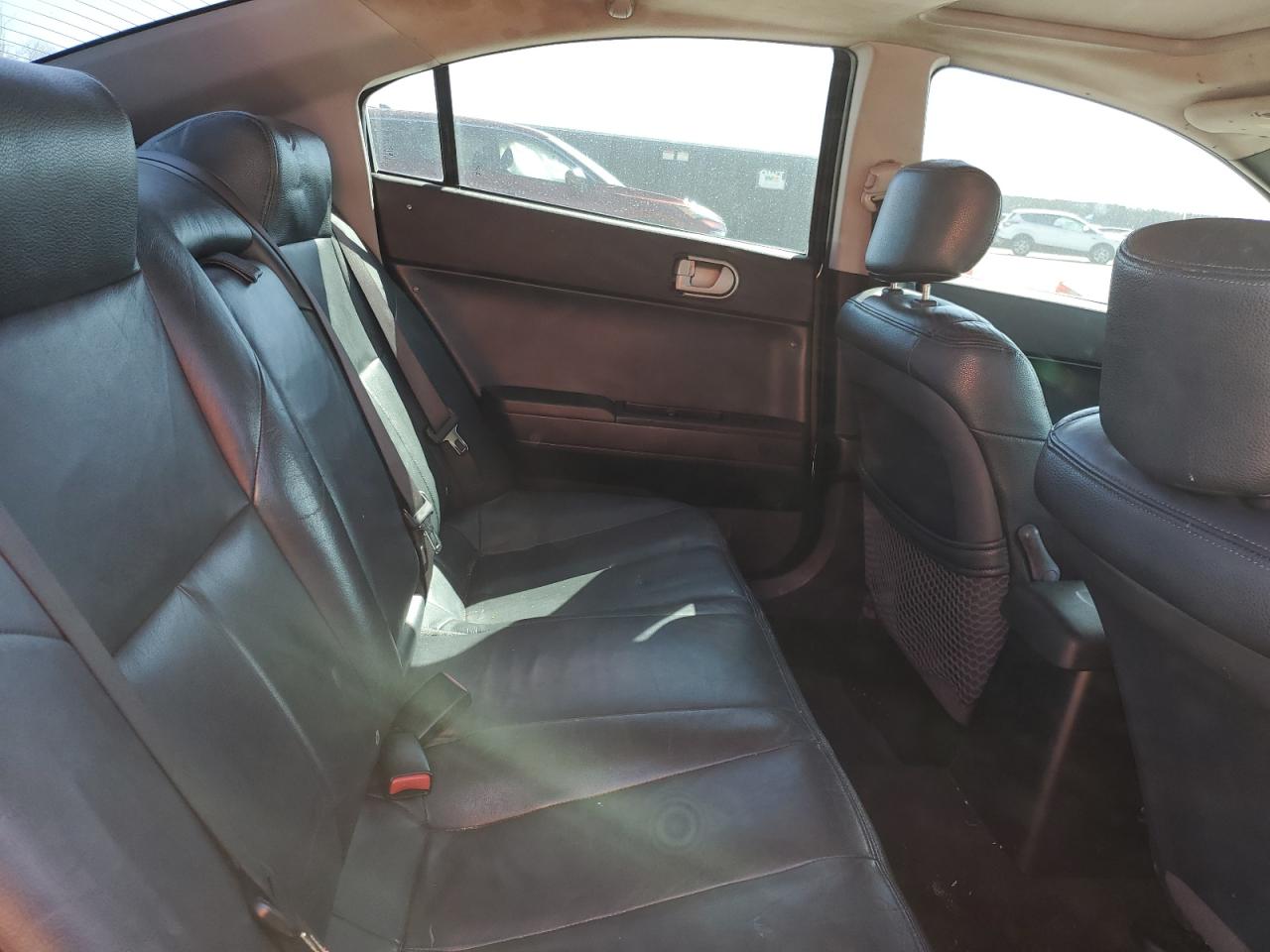2004 Mitsubishi Galant - Image 10