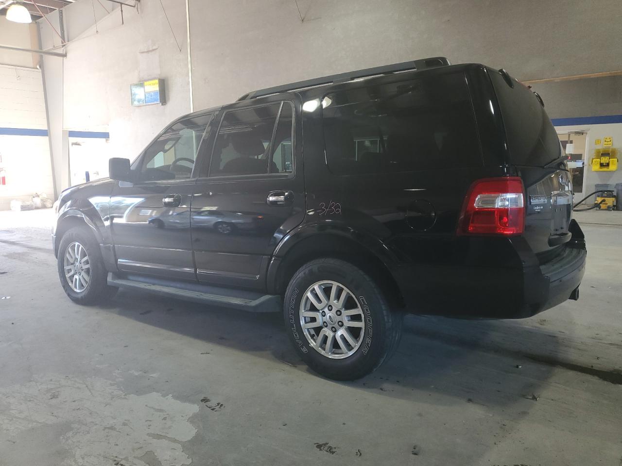 2011 Ford Expedition - Image 2