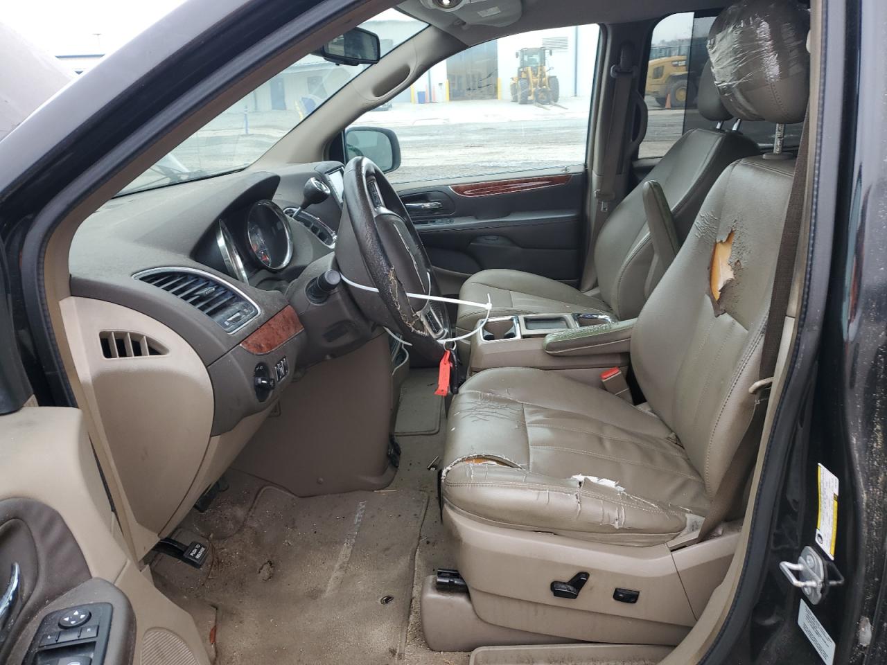 2015 Chrysler Town & Country - Image 7
