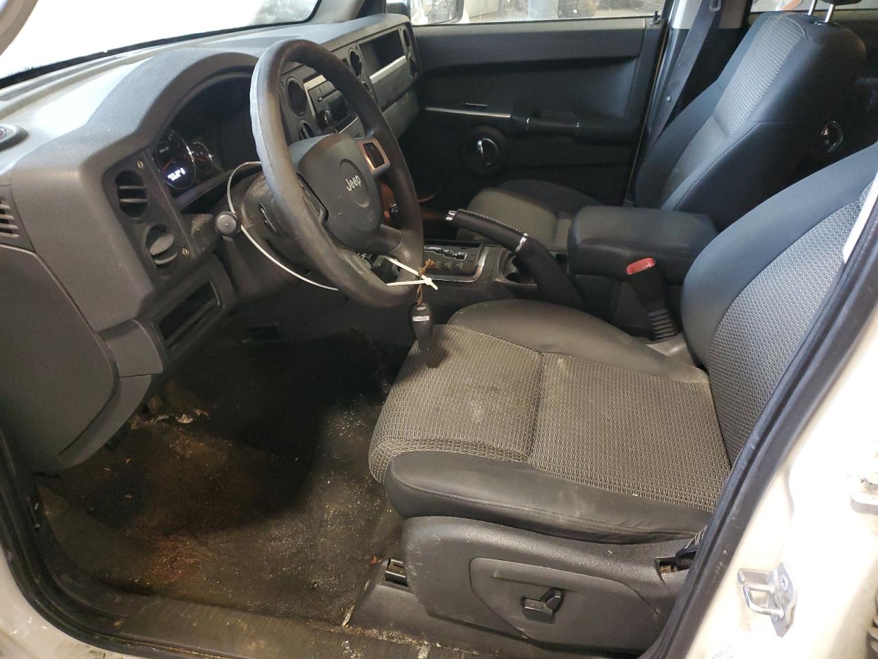 2010 Jeep Commander - Image 7