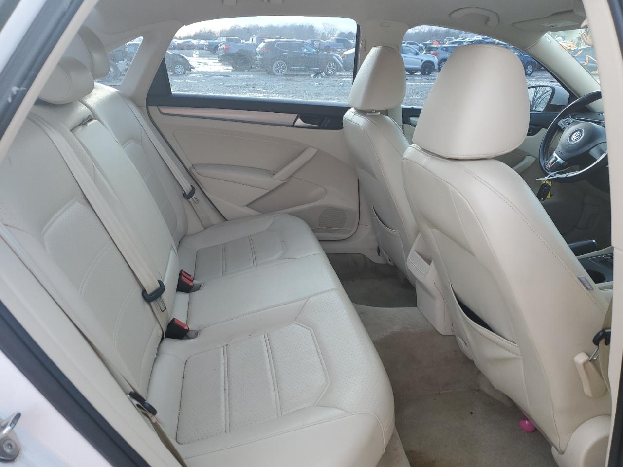 2015 Volkswagen Passat - Image 10