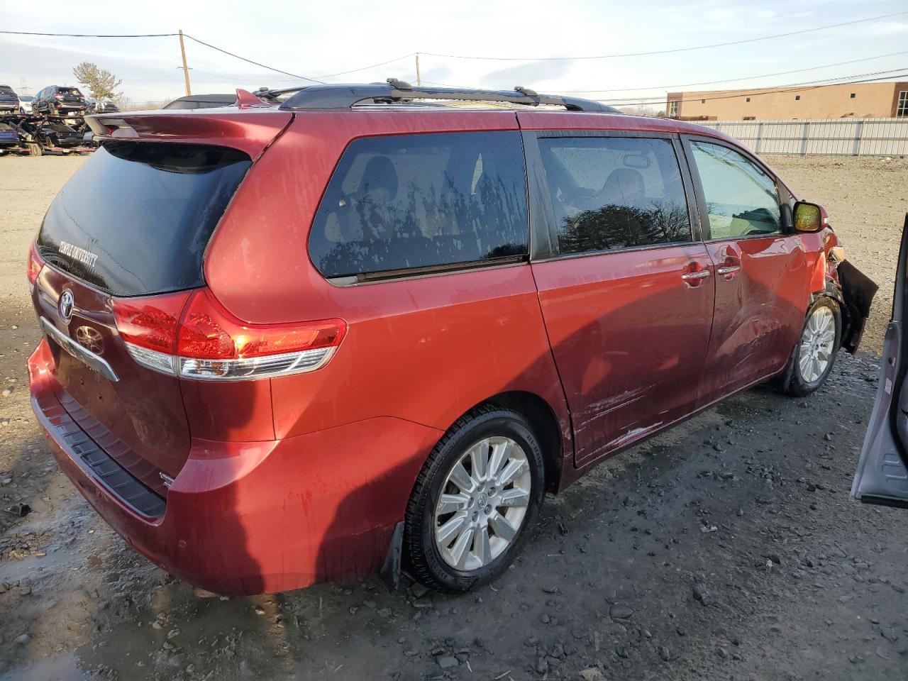 2013 Toyota Sienna - Image 3