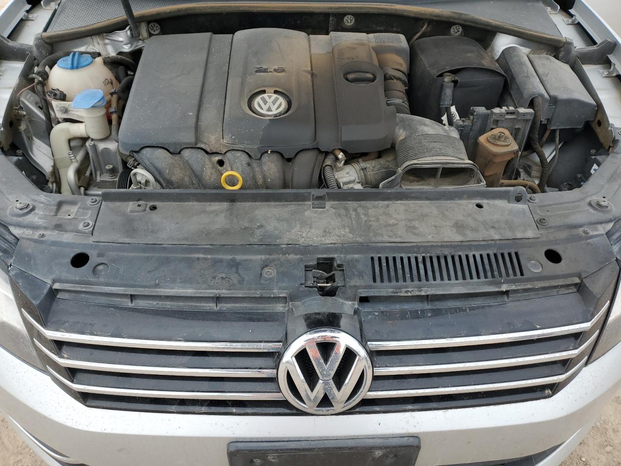 2014 Volkswagen Passat - Image 12