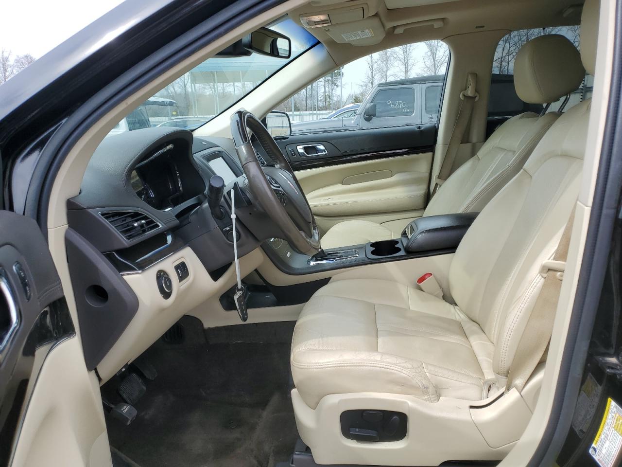 2016 Lincoln MKT - Image 7