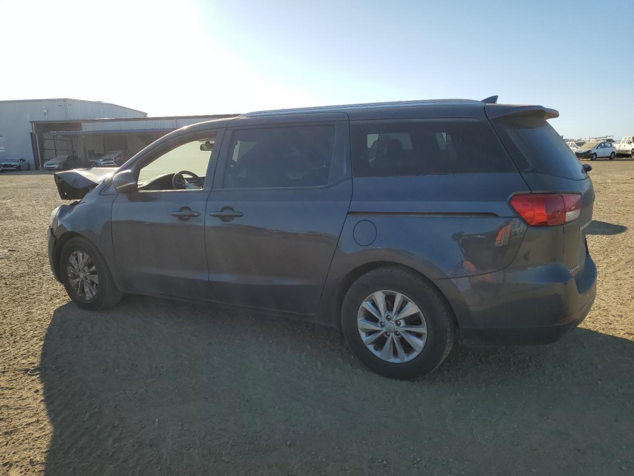 2016 Kia Sedona - Image 2