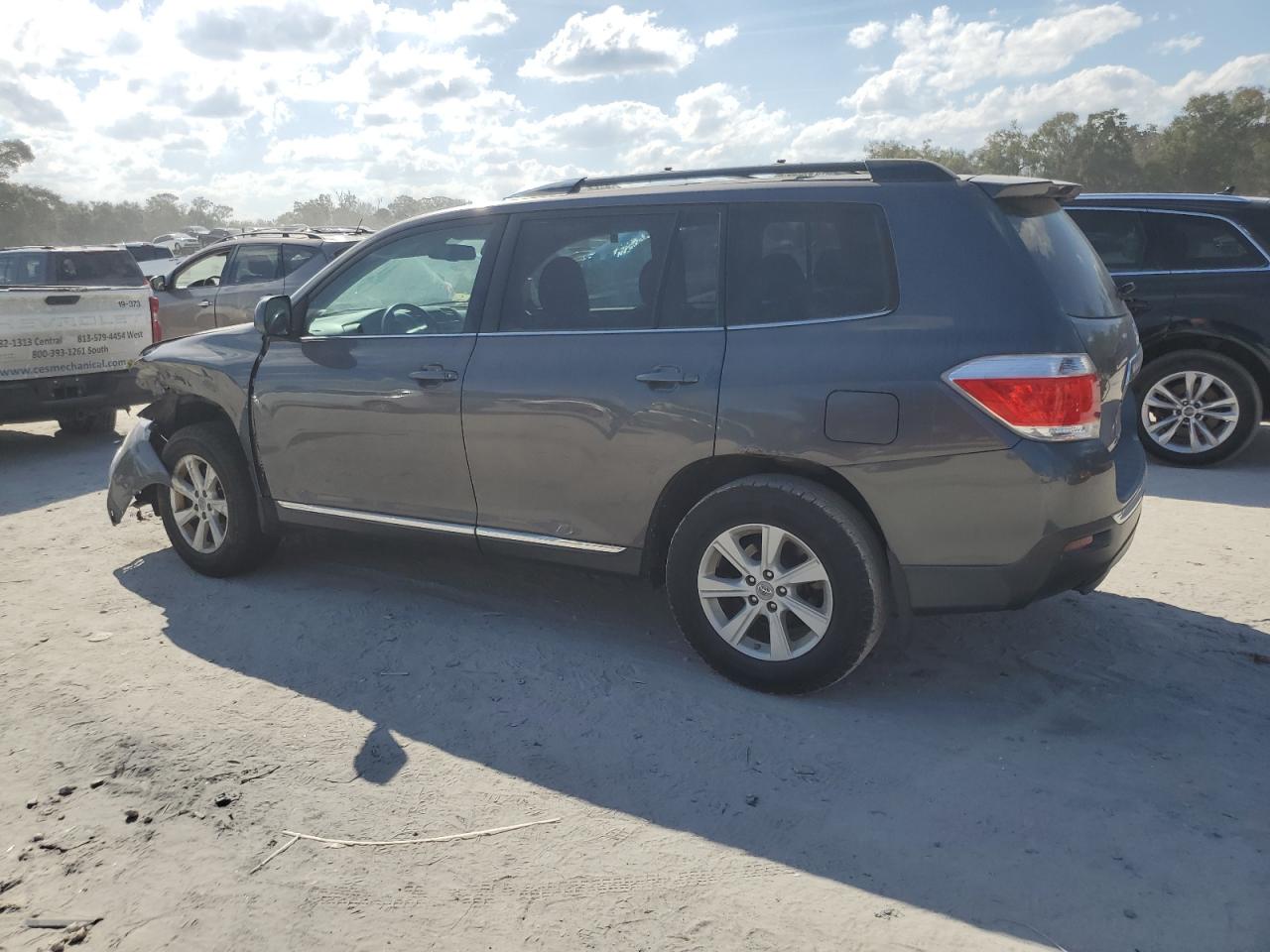 2012 Toyota Highlander - Image 2