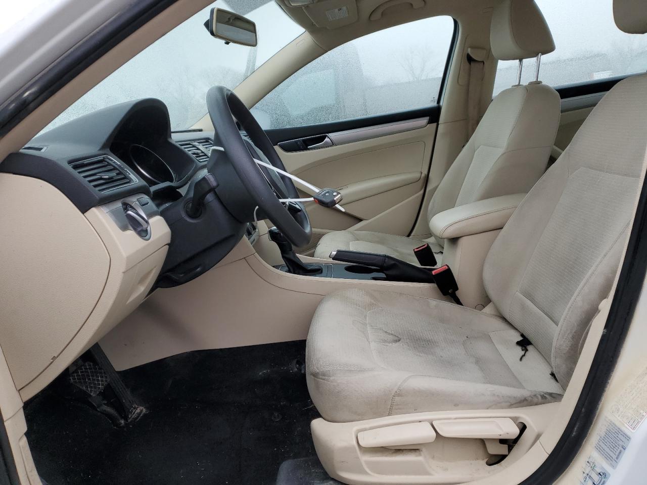 2017 Volkswagen Passat - Image 7