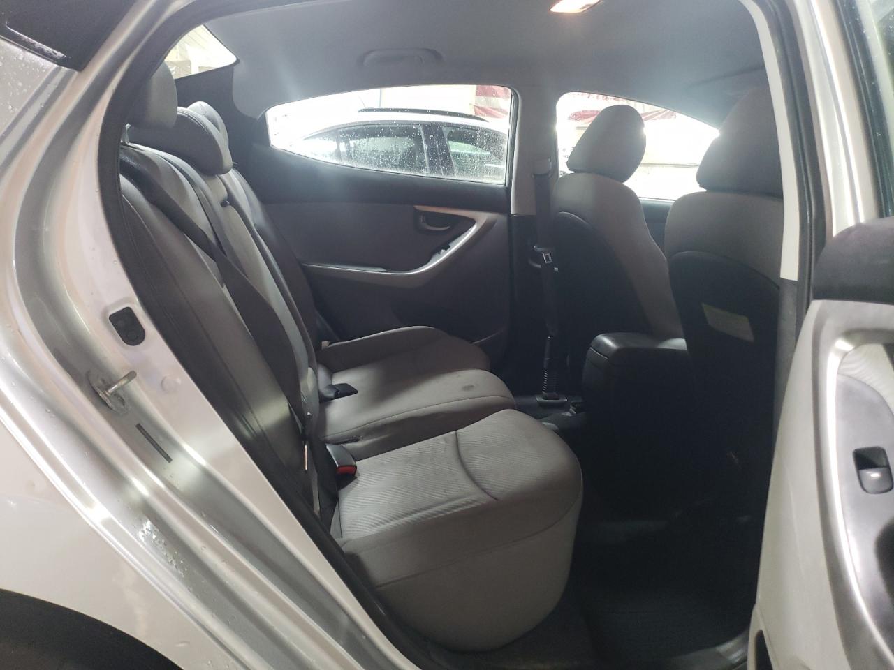 2013 Hyundai Elantra - Image 10