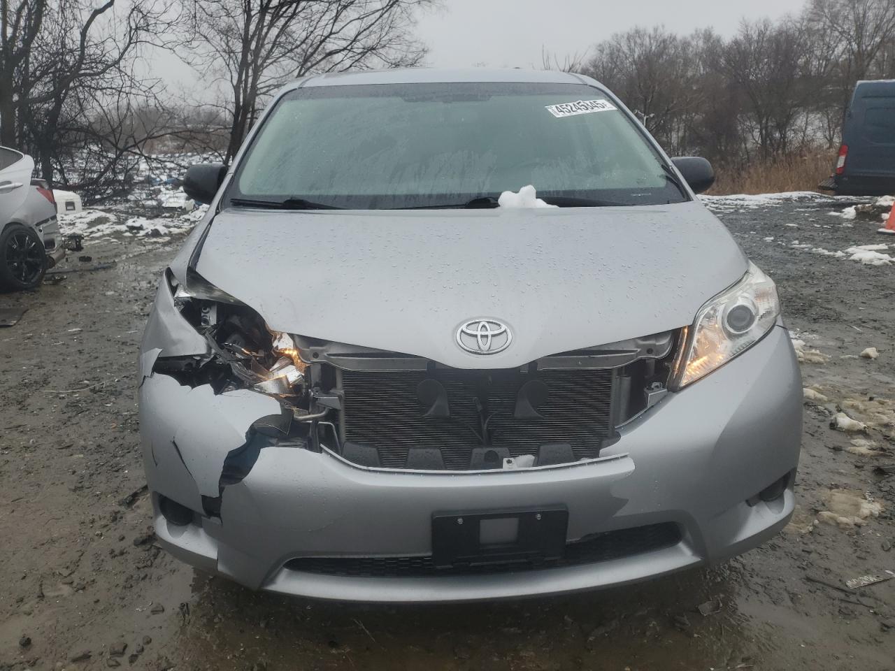 2017 Toyota Sienna - Image 5
