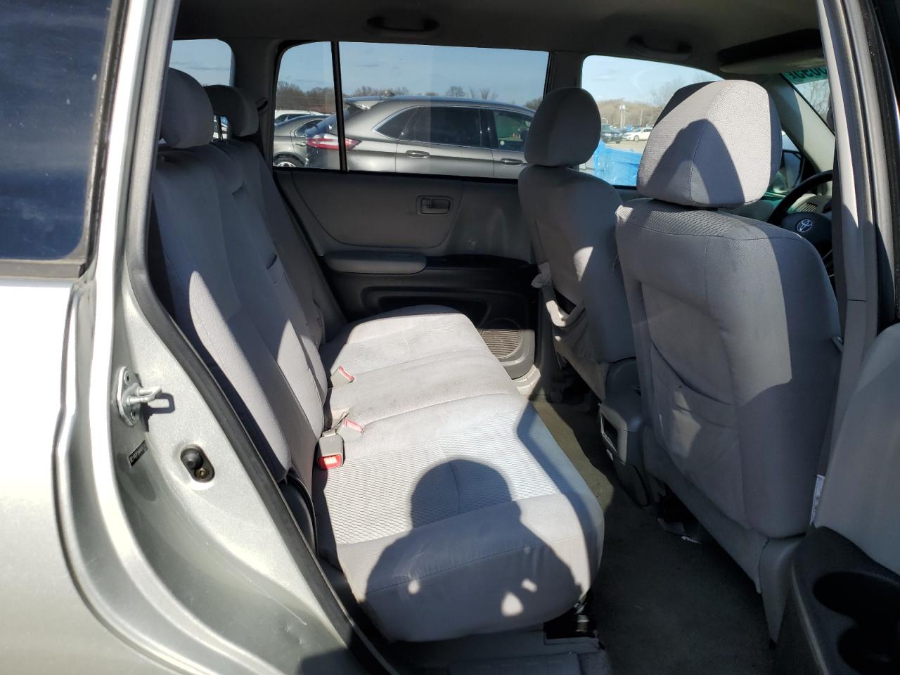 2004 Toyota Highlander - Image 11