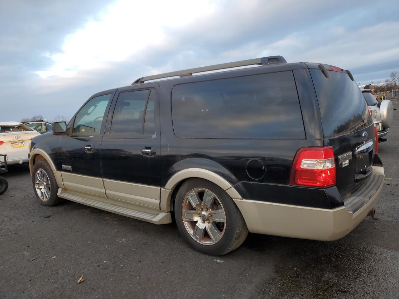 2008 Ford Expedition - Image 2