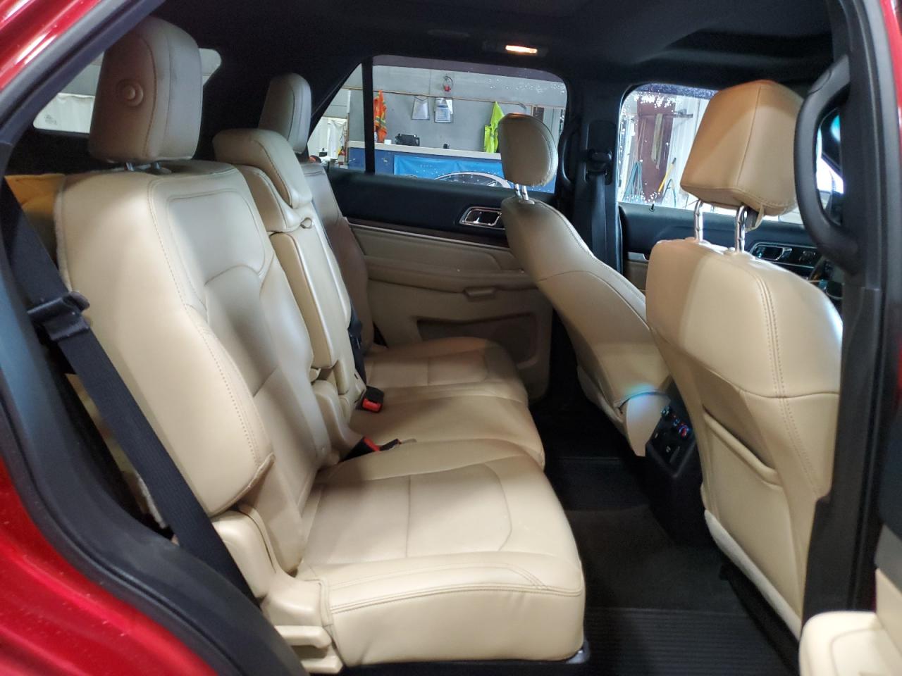 2016 Ford Explorer - Image 11