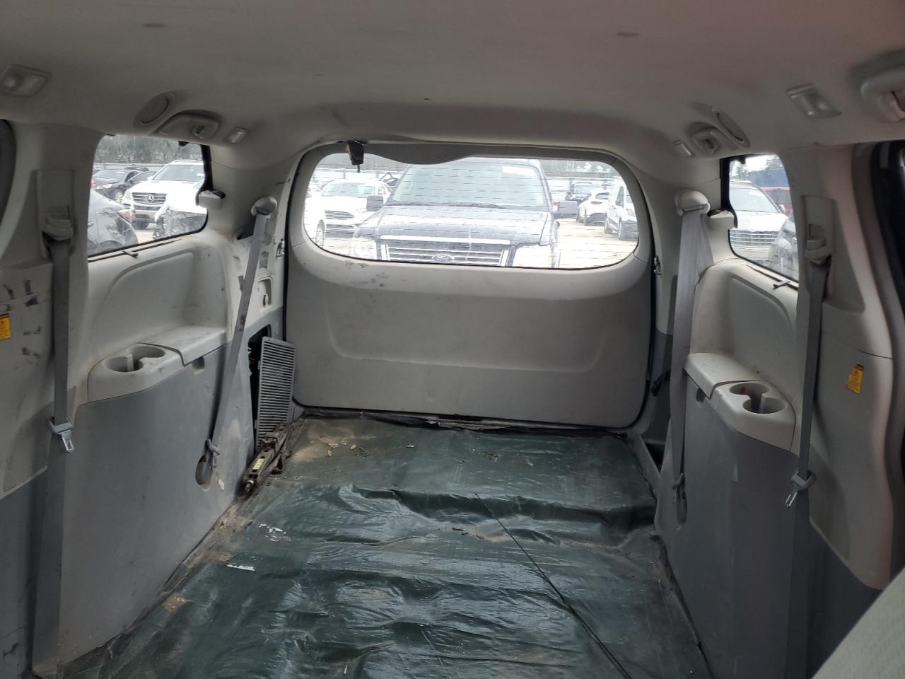 2012 Toyota Sienna - Image 10