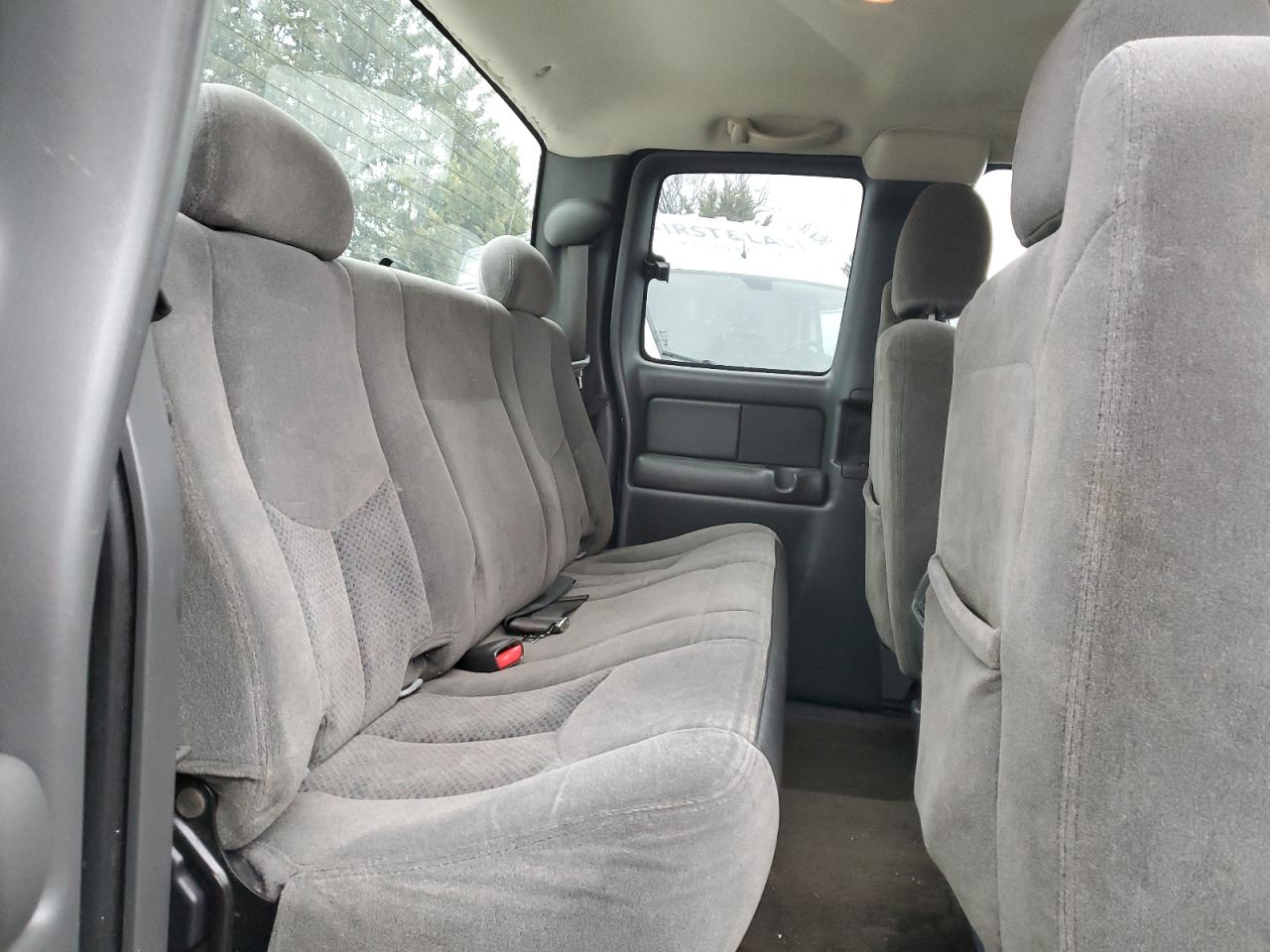 2005 Chevrolet Silverado - Image 10