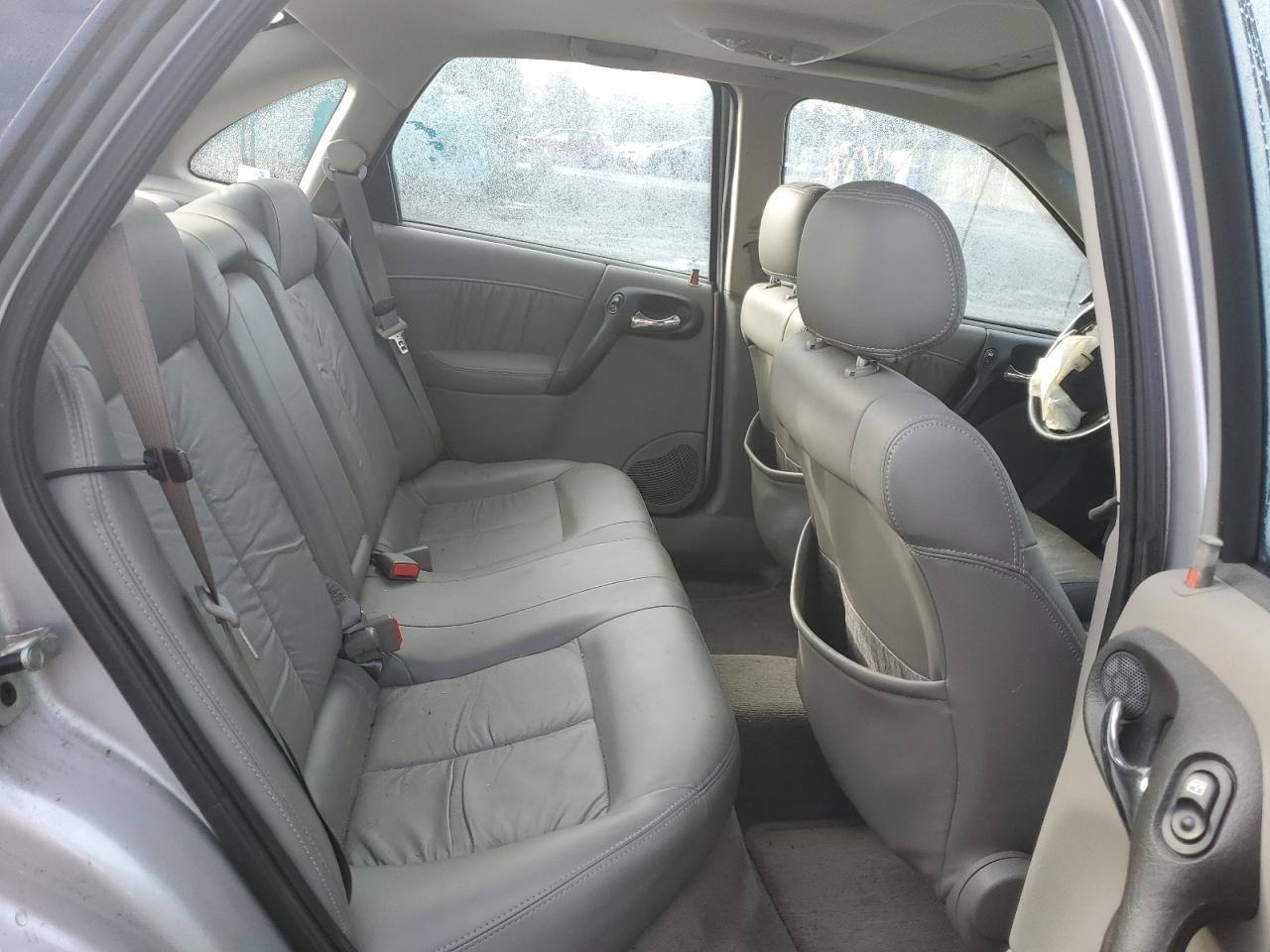 2003 Saturn LW - Image 10
