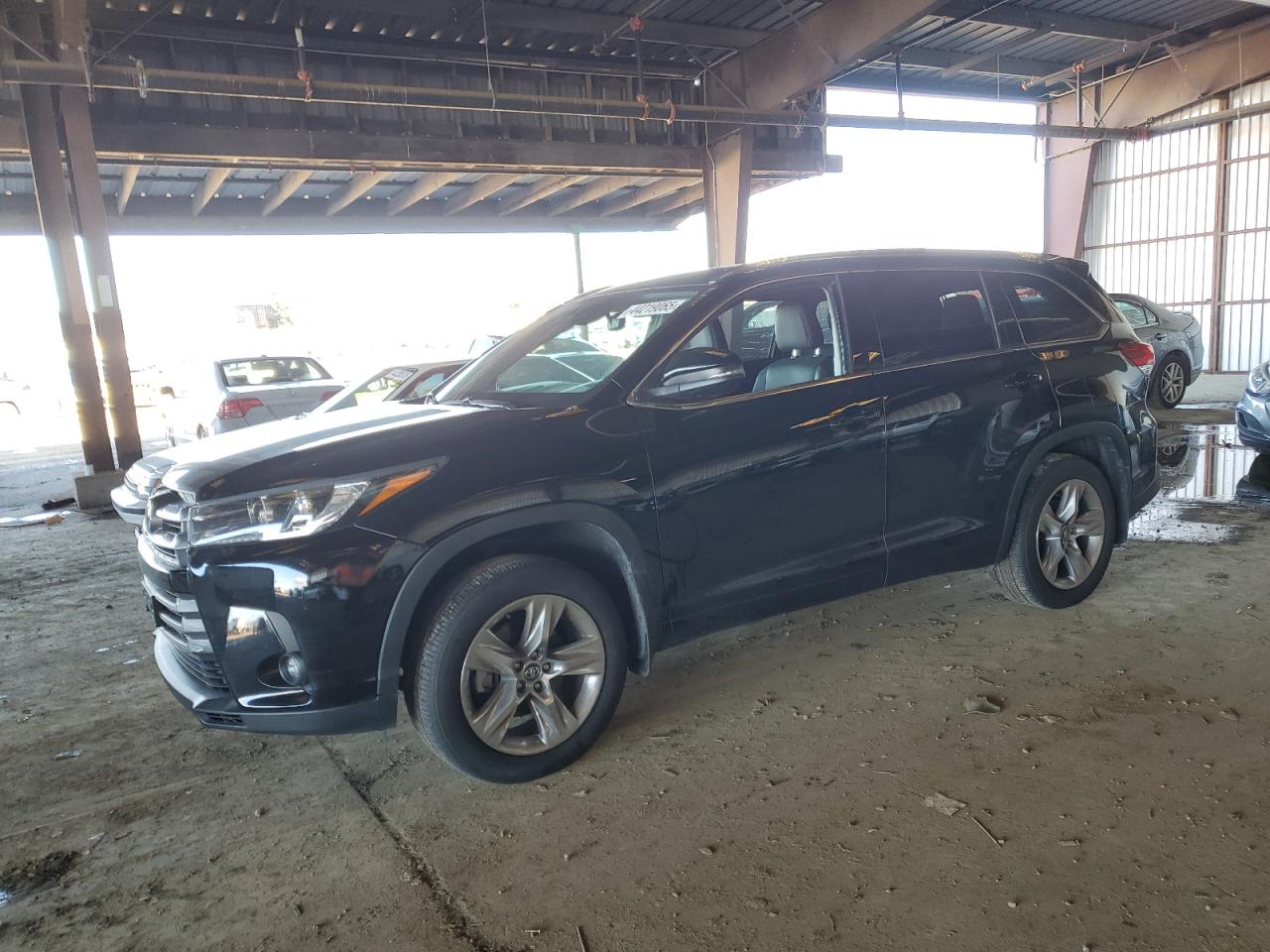 2019 Toyota Highlander - Image 1