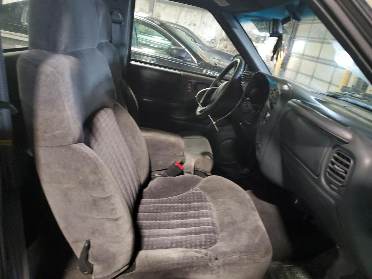 2001 Chevrolet S-10 Pickup - Image 11
