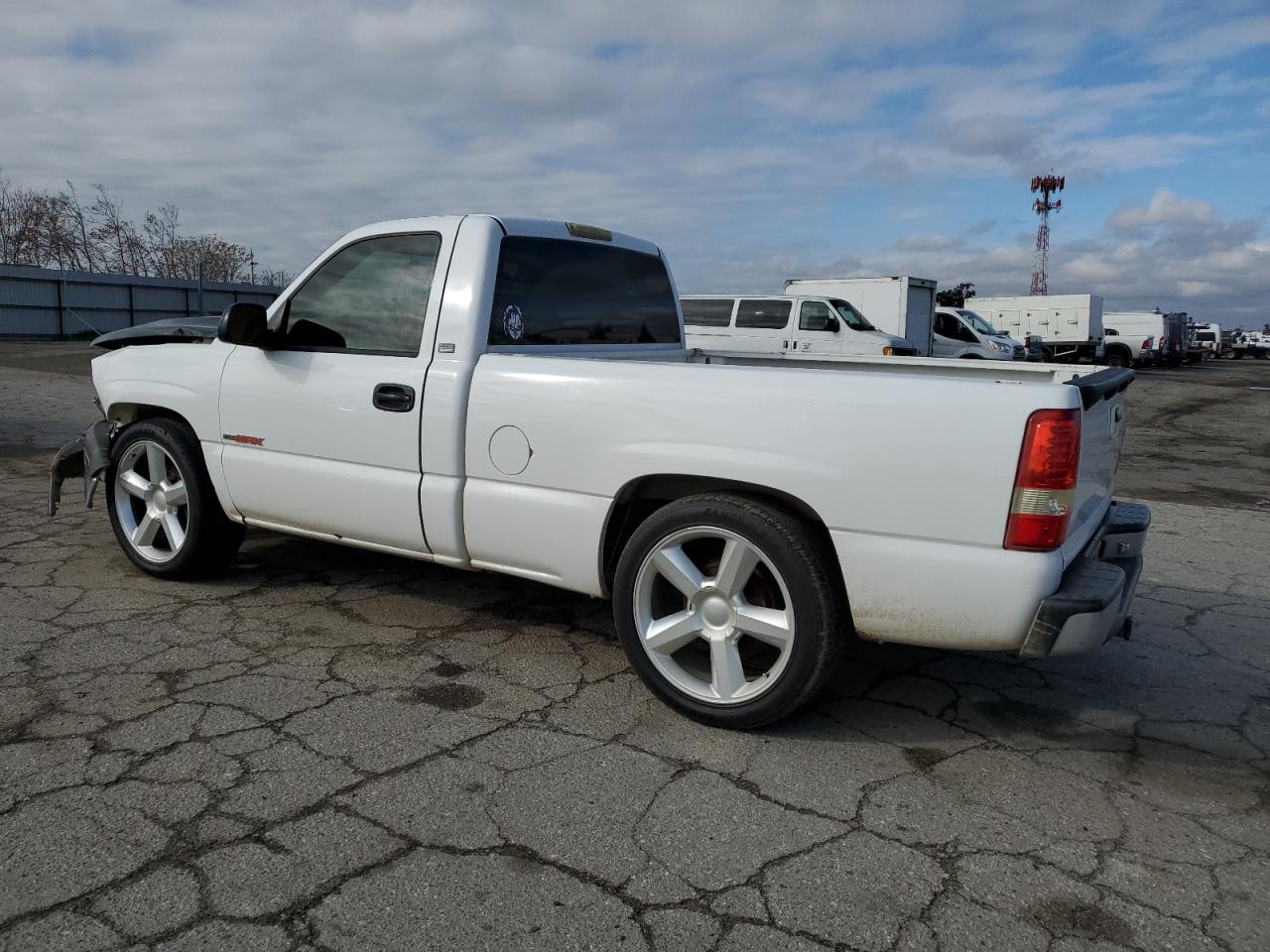 2005 Chevrolet Silverado - Image 2