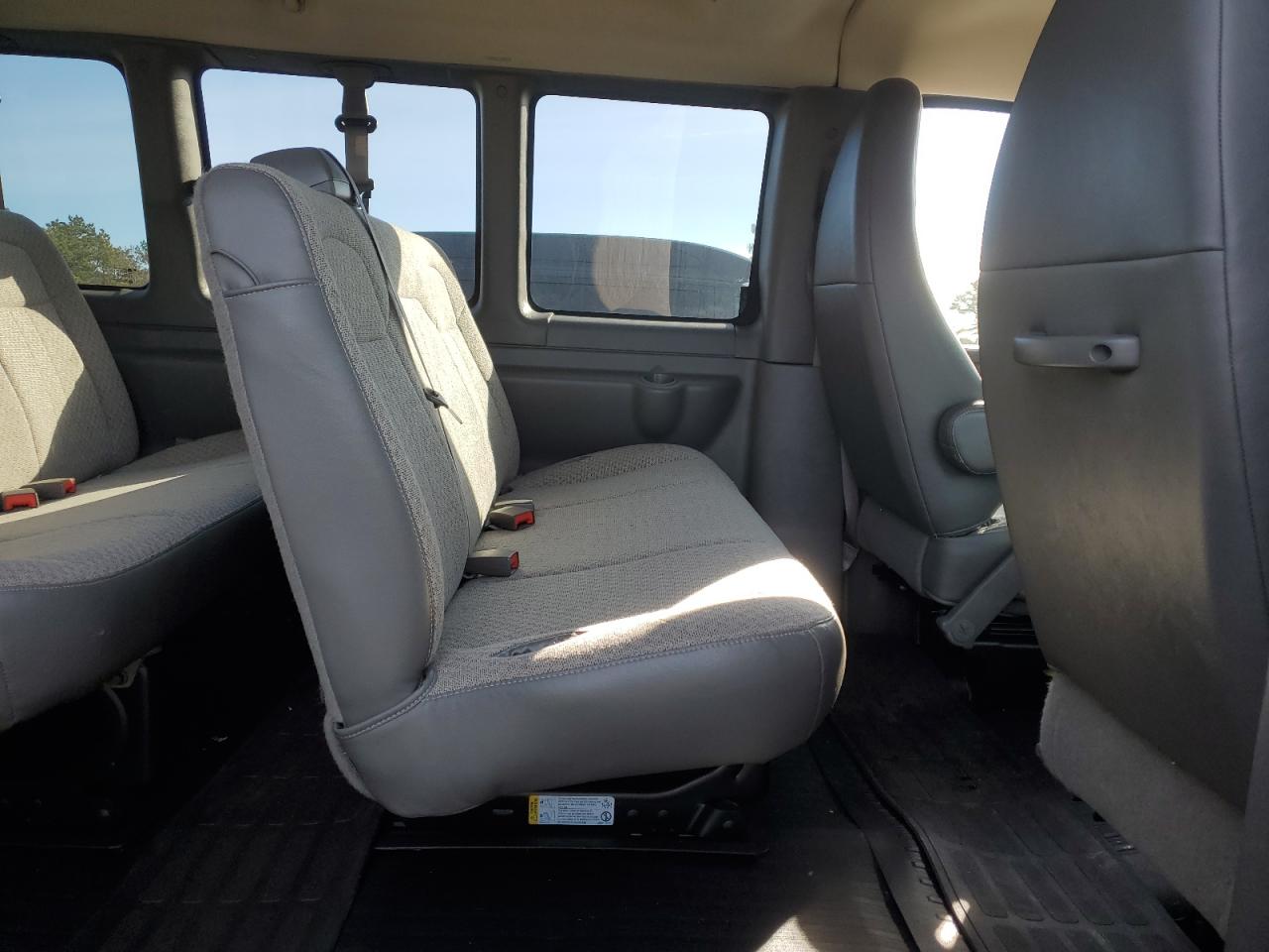 2013 Chevrolet Express - Image 12