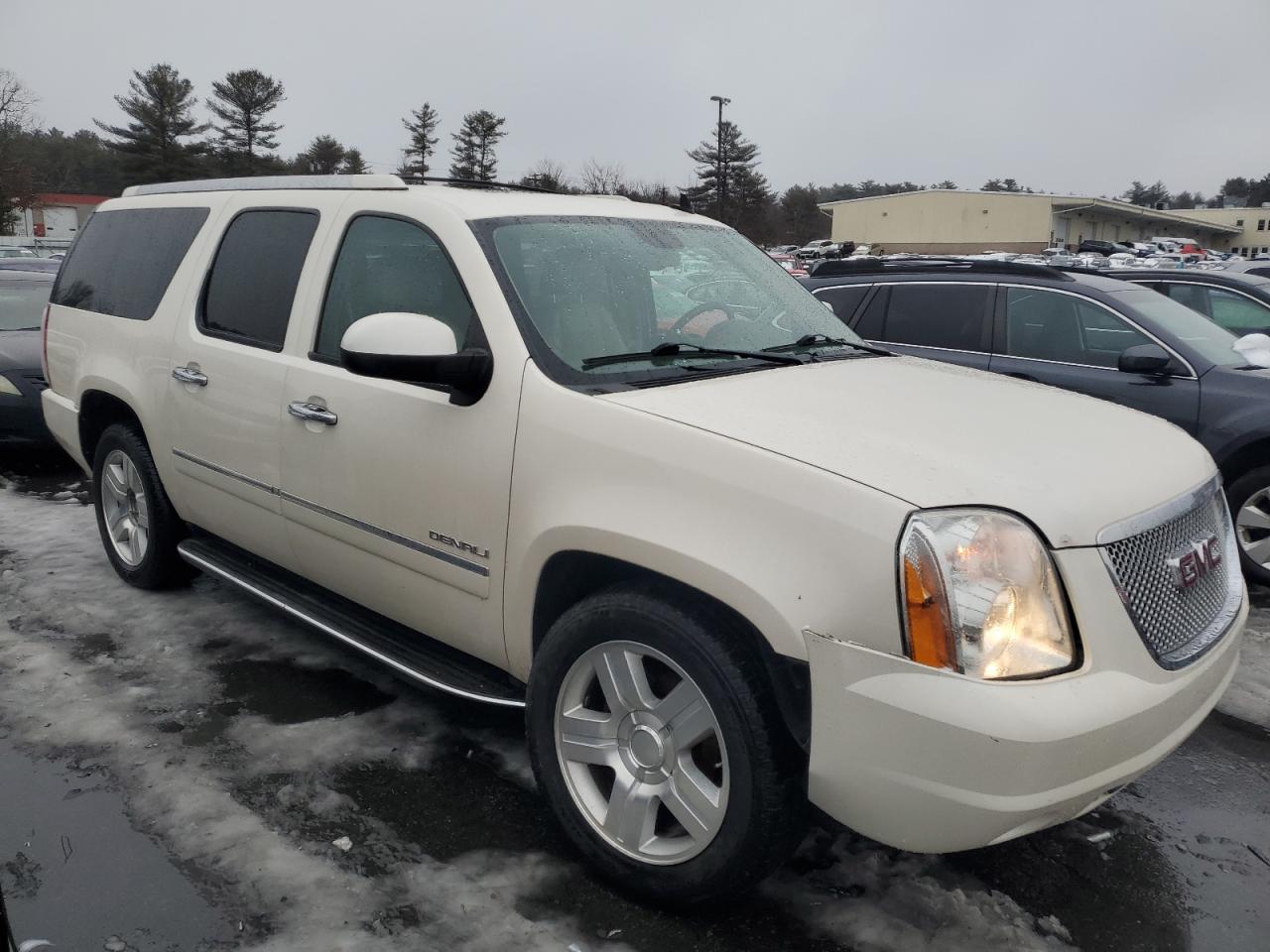 2013 GMC Yukon - Image 4