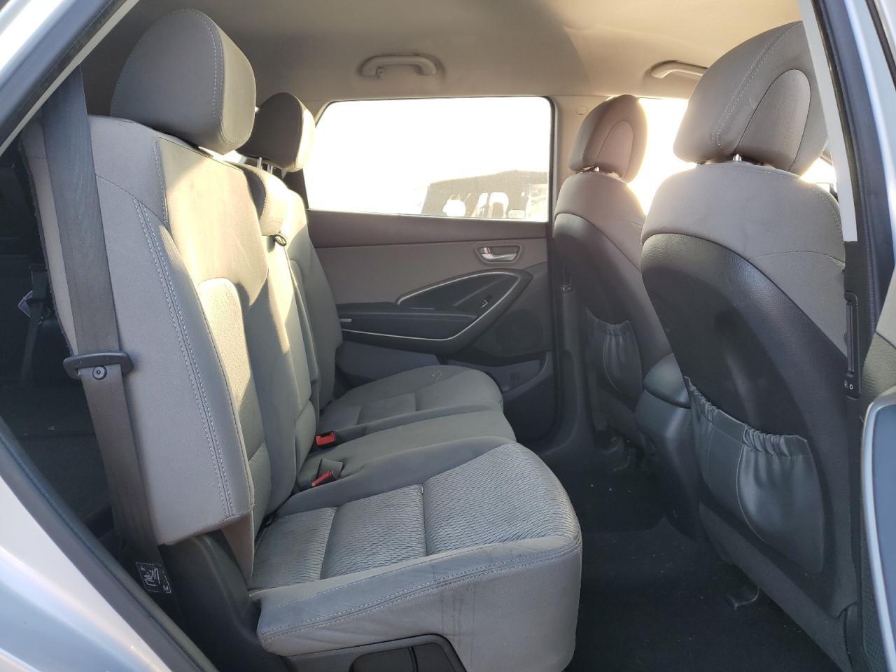 2017 Hyundai Santa Fe - Image 11