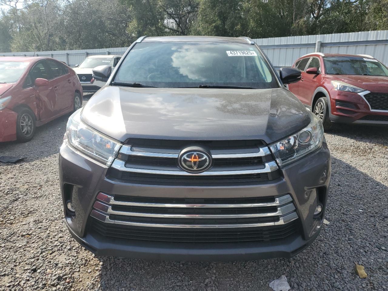 2019 Toyota Highlander - Image 5