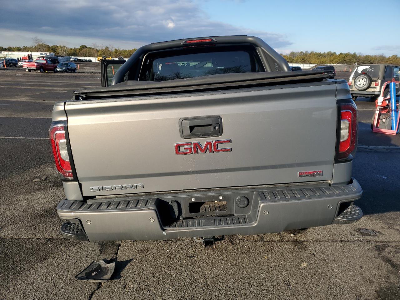 2017 GMC Sierra - Image 6