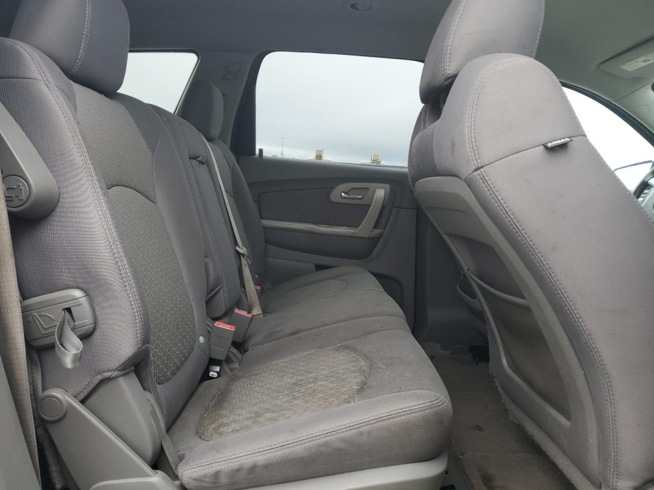 2010 Chevrolet Traverse - Image 11