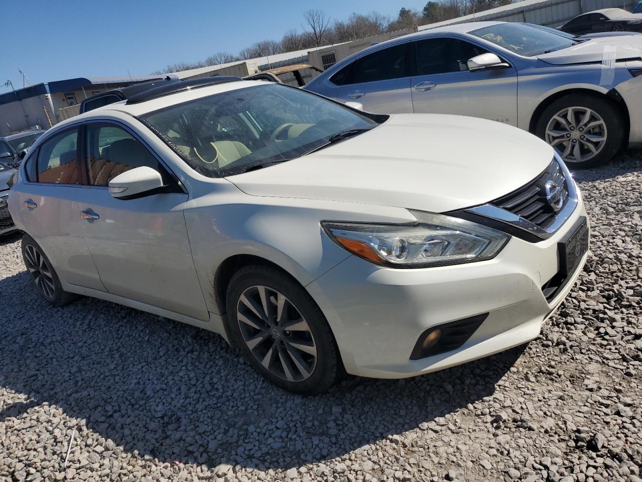 2017 Nissan Altima - Image 4