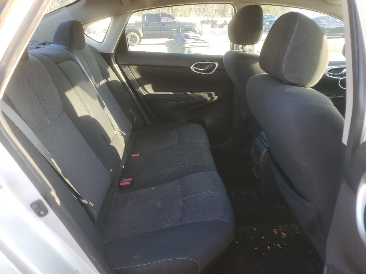 2015 Nissan Sentra - Image 10