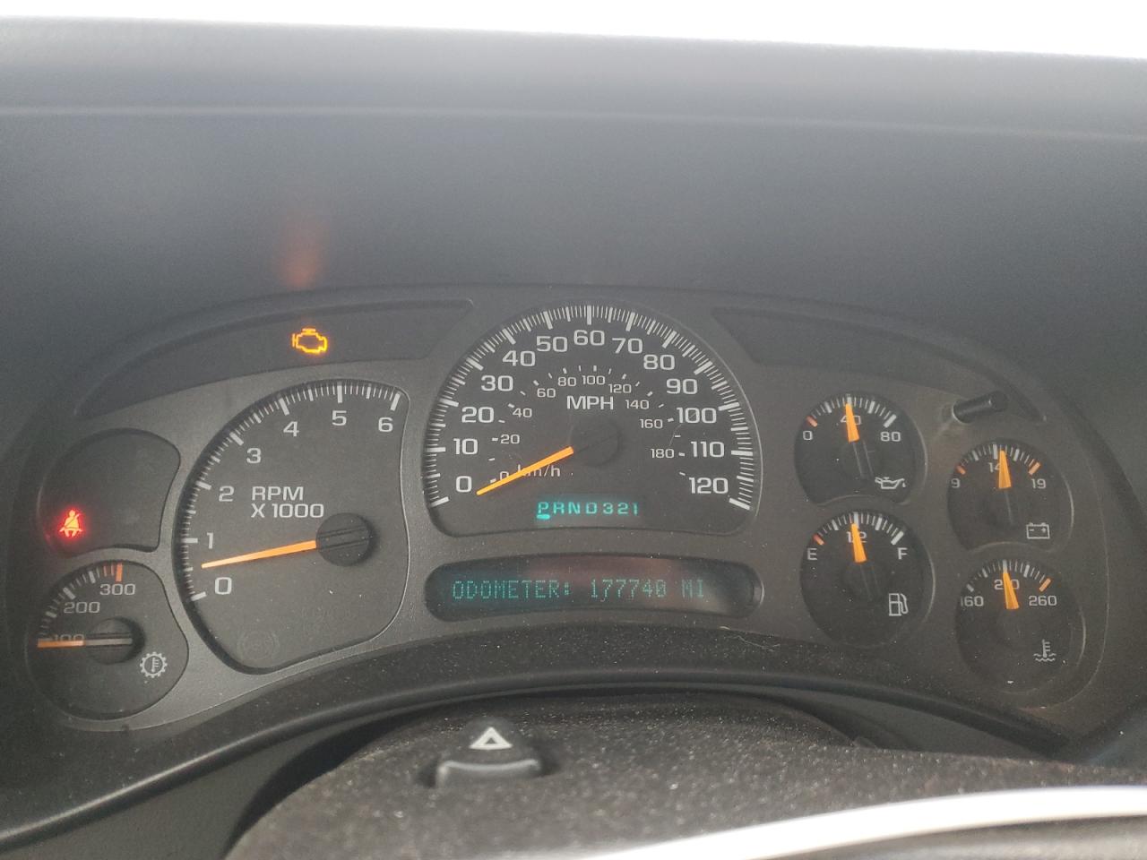 2004 GMC Sierra - Image 9
