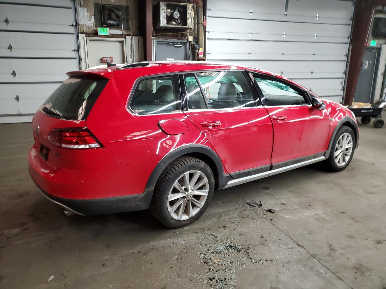 2019 Volkswagen Golf - Image 3