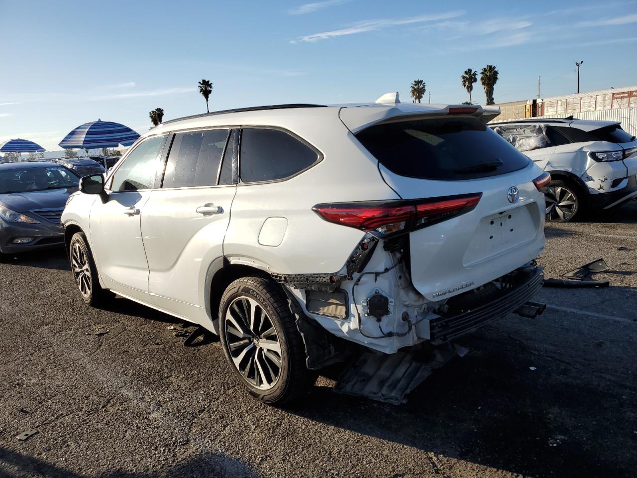 2021 Toyota Highlander - Image 2