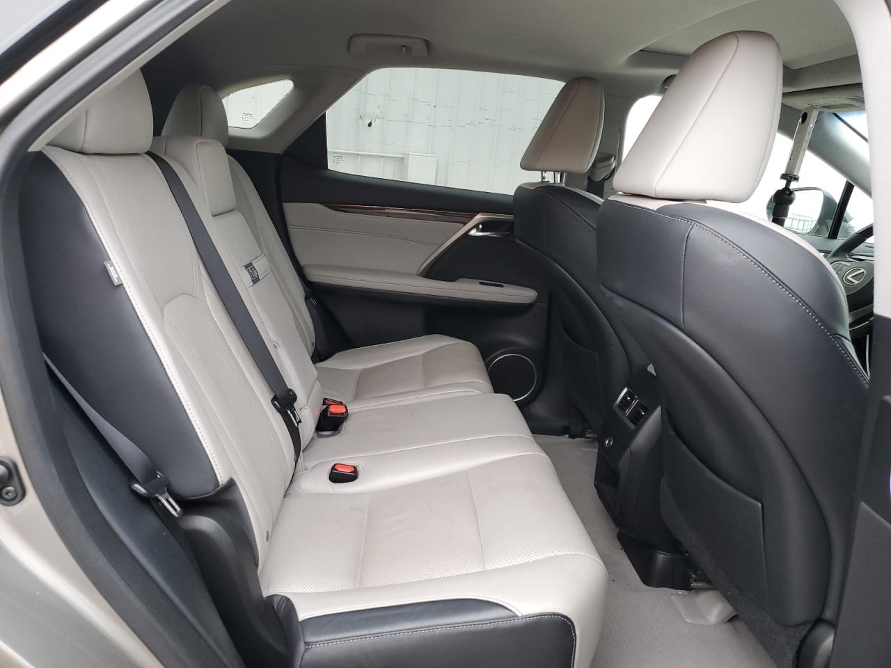 2017 Lexus RX - Image 11
