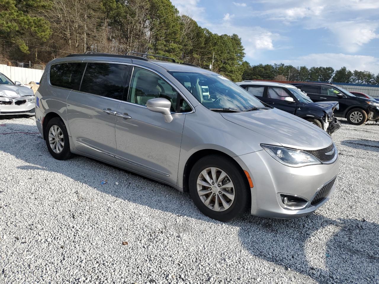 2017 Chrysler Pacifica - Image 4
