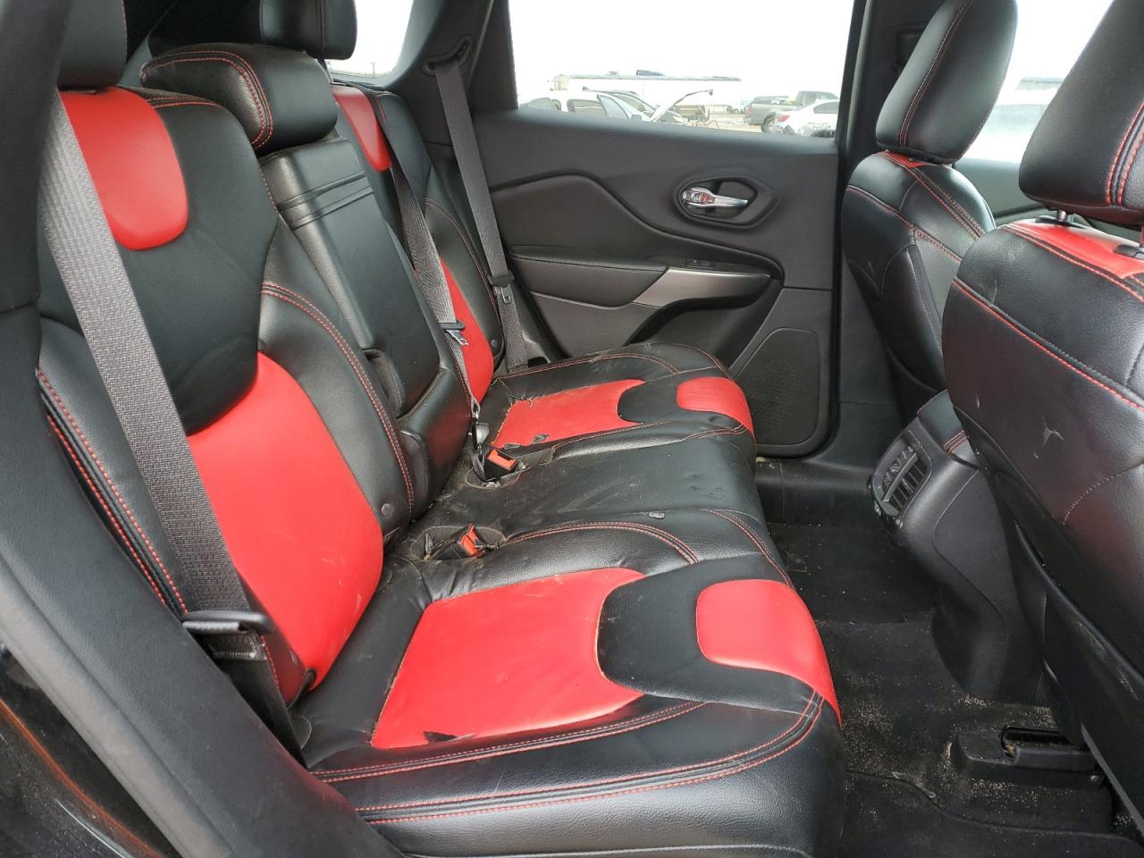 2019 Jeep Grand Cherokee - Image 11