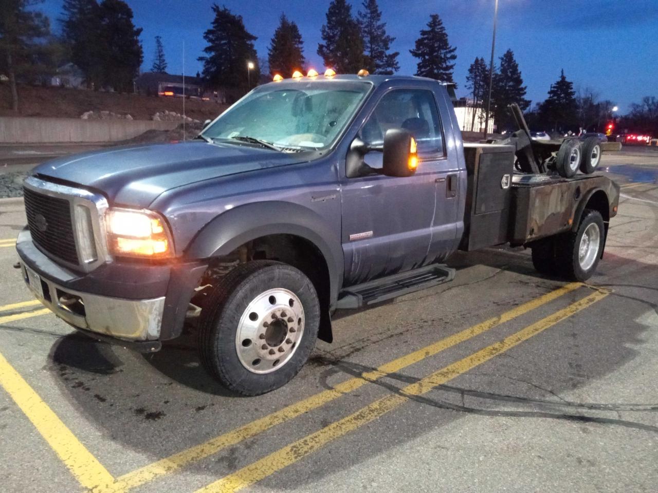 2006 Ford F550 - Image 2