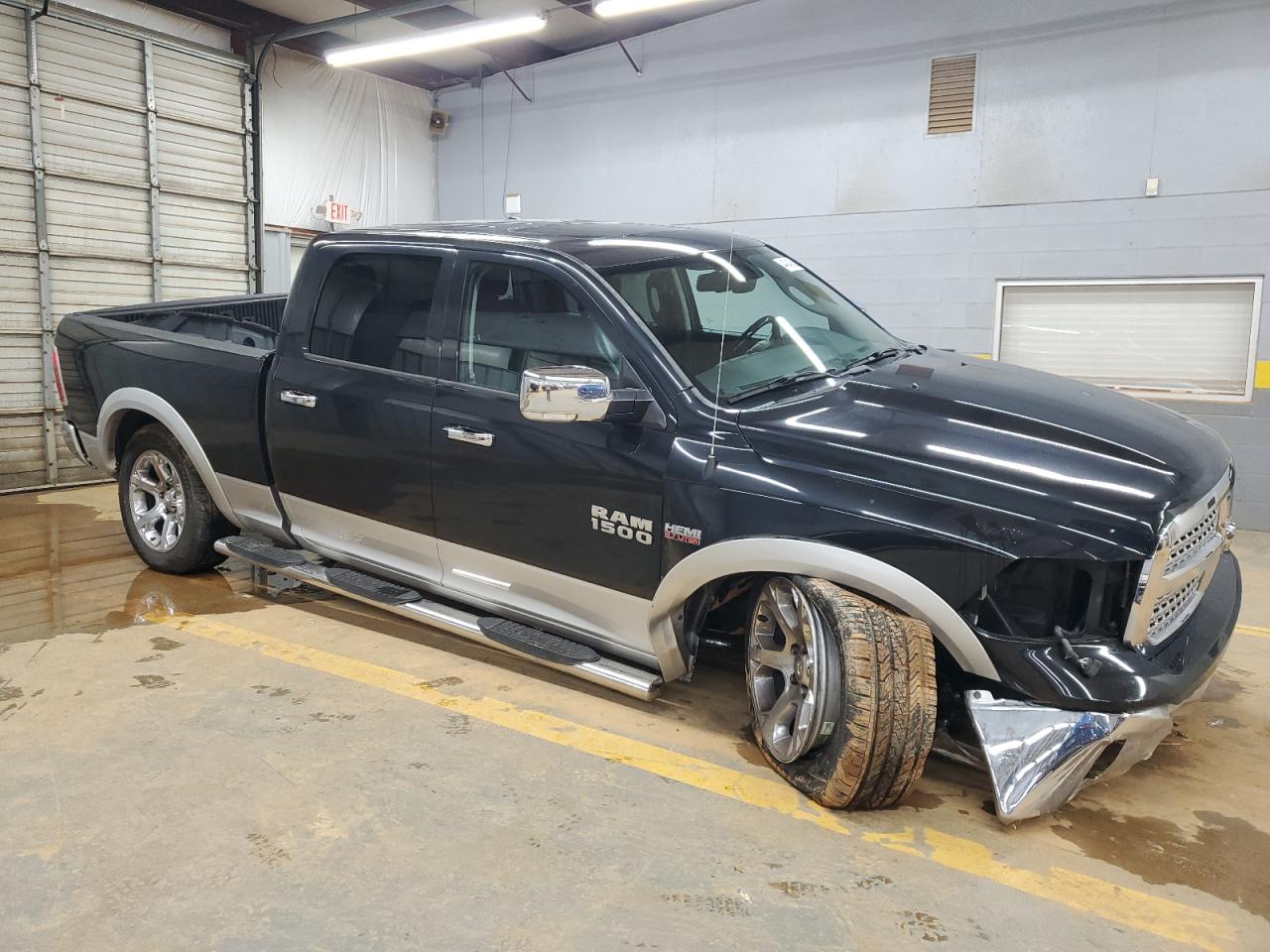 2015 RAM 1500 - Image 4